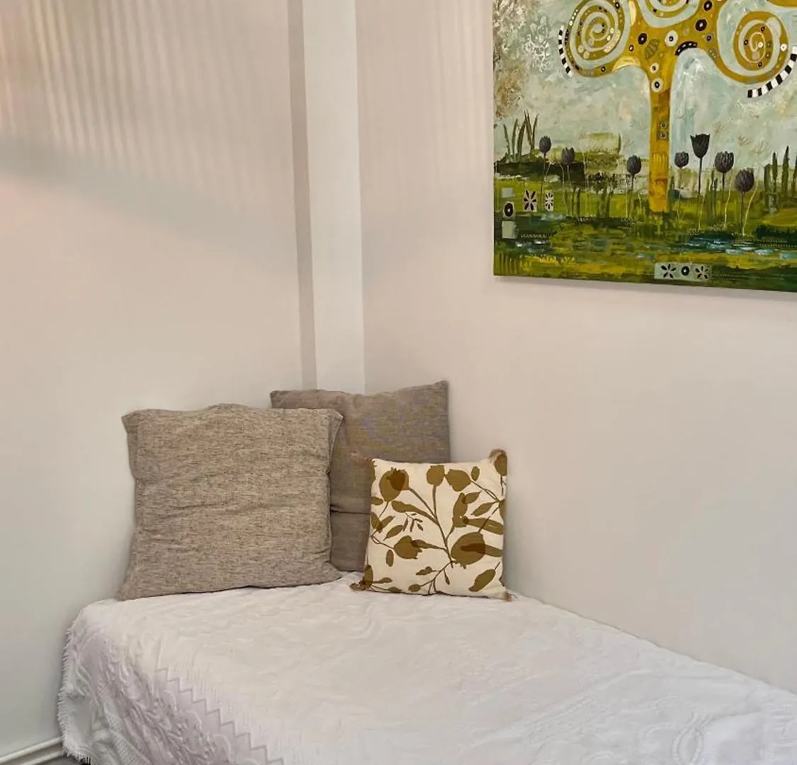 Artist'S Home - Villa & Private Courtyard - 200M2 Paris 0*,  France
